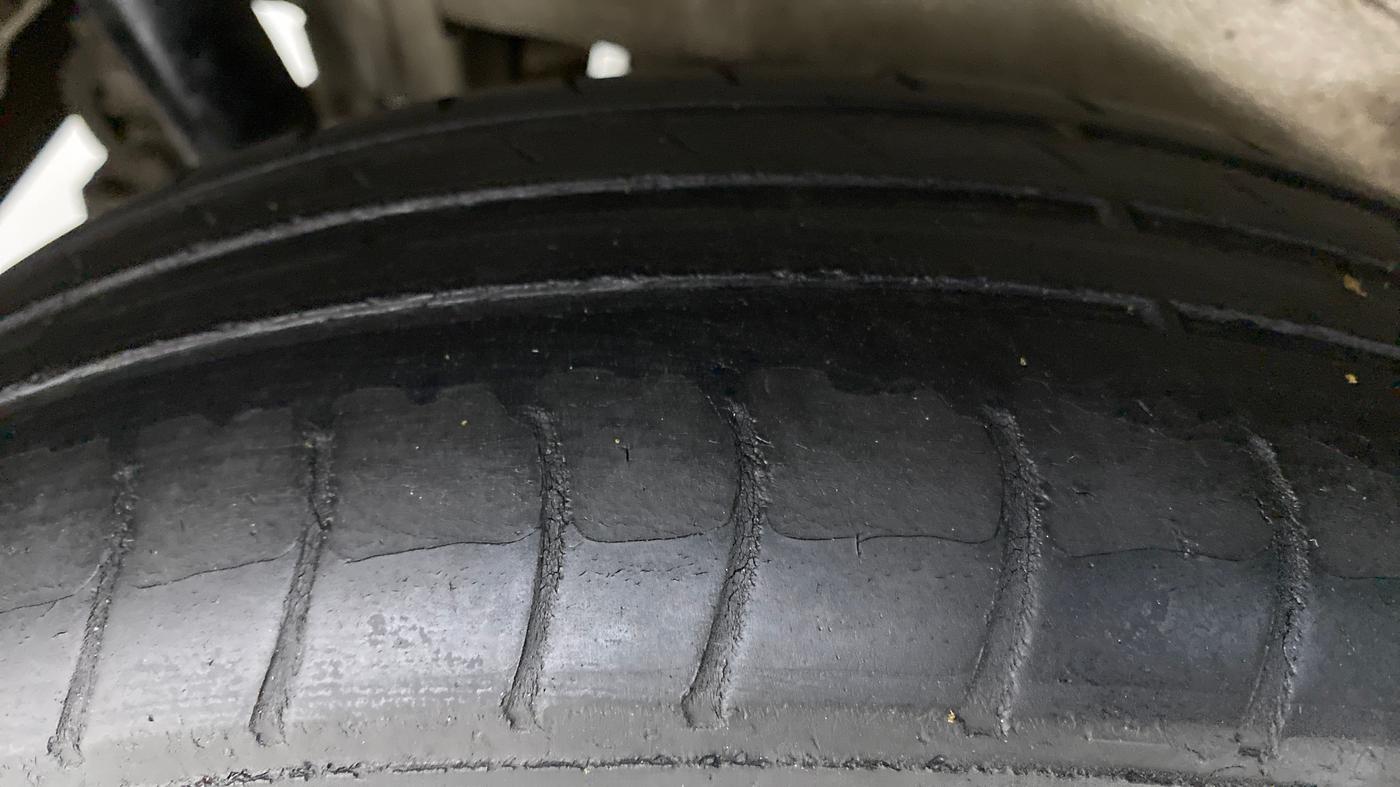 2014 Maruti Wagon R 1.0 LXI CNG, CNG, Manual, 63,426 km, Right Rear Tyre Tread