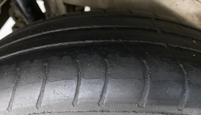 2014 Maruti Wagon R 1.0 LXI CNG, CNG, Manual, 63,426 km, Right Rear Tyre Tread