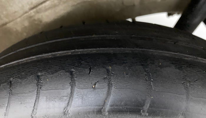 2014 Maruti Wagon R 1.0 LXI CNG, CNG, Manual, 63,426 km, Left Rear Tyre Tread