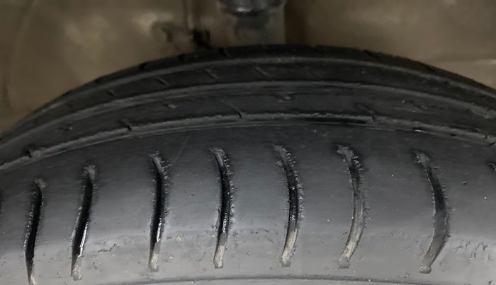 2014 Maruti Wagon R 1.0 LXI CNG, CNG, Manual, 63,426 km, Right Front Tyre Tread