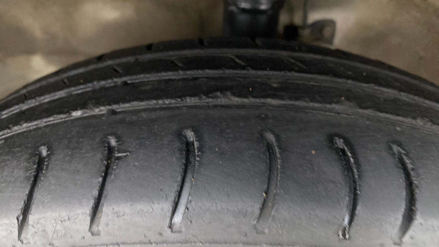 2014 Maruti Wagon R 1.0 LXI CNG, CNG, Manual, 63,426 km, Left Front Tyre Tread