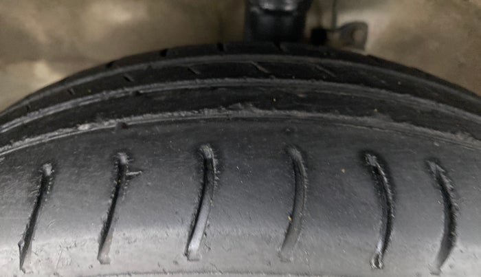 2014 Maruti Wagon R 1.0 LXI CNG, CNG, Manual, 63,426 km, Left Front Tyre Tread