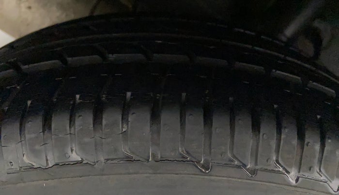 2016 Tata Zest XM RT 90 PS ABS, Petrol, Manual, 11,296 km, Right Rear Tyre Tread