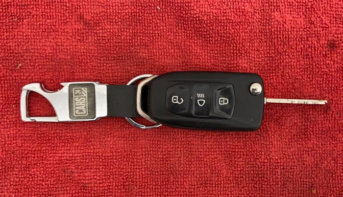 2016 Tata Zest XM RT 90 PS ABS, Petrol, Manual, 11,296 km, Key Close Up