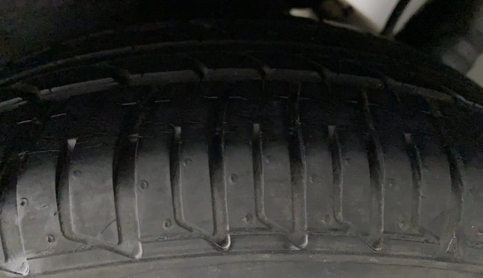 2016 Tata Zest XM RT 90 PS ABS, Petrol, Manual, 11,296 km, Left Rear Tyre Tread