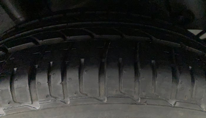 2016 Tata Zest XM RT 90 PS ABS, Petrol, Manual, 11,296 km, Left Front Tyre Tread