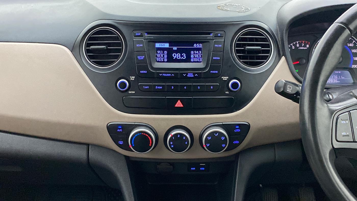 2016 Hyundai Grand i10 ASTA 1.2 (O) VTVT, Petrol, Manual, 32,892 km, Air Conditioner