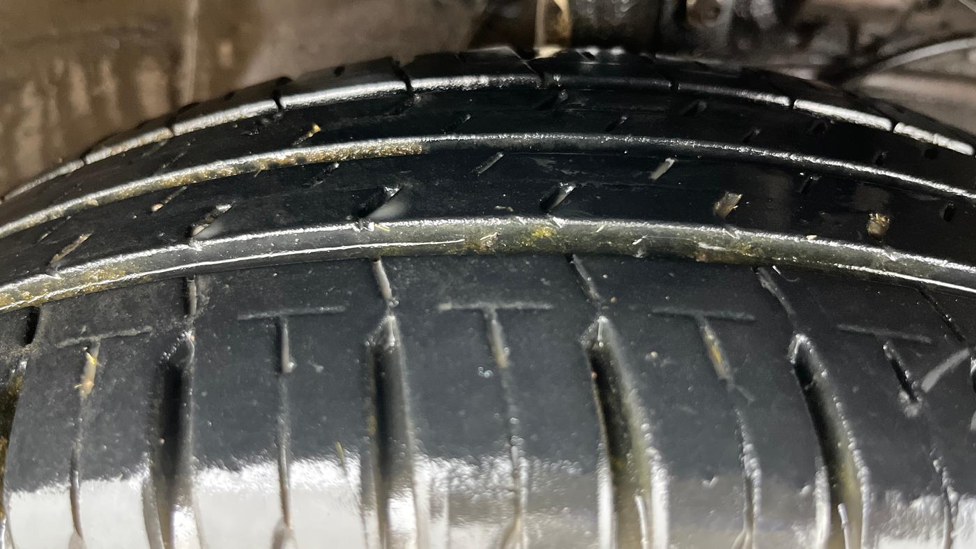2021 Maruti Ertiga VXI AT SHVS, Petrol, Automatic, 62,696 km, Right Front Tyre Tread