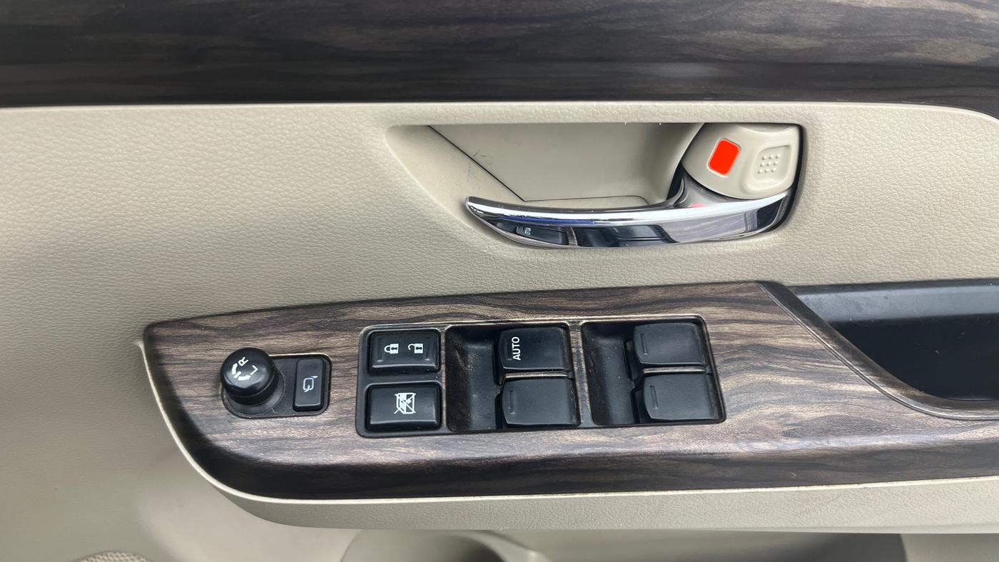 2021 Maruti Ertiga VXI AT SHVS, Petrol, Automatic, 62,696 km, Driver Side Door Panels Control