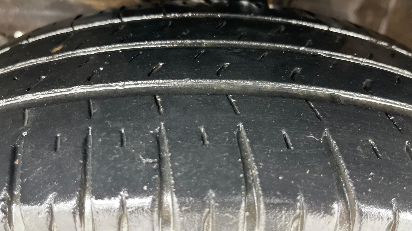 2021 Maruti Ertiga VXI AT SHVS, Petrol, Automatic, 62,696 km, Left Front Tyre Tread