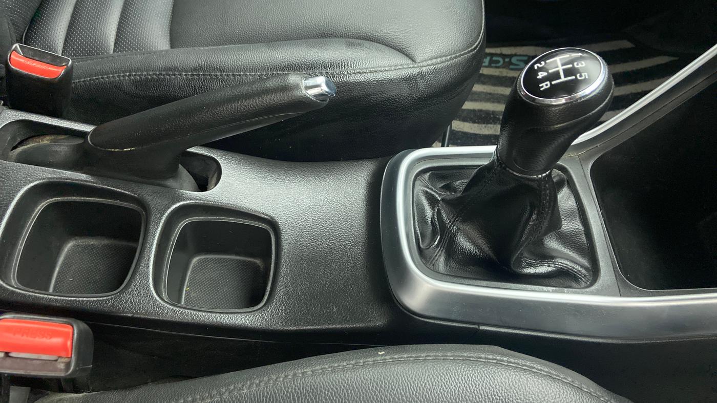 2018 Maruti S Cross ZETA 1.3 SHVS, Diesel, Manual, 22,993 km, Gear Lever