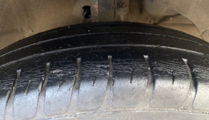 2020 Maruti Swift VXI, Petrol, Manual, 67,473 km, Right Front Tyre Tread