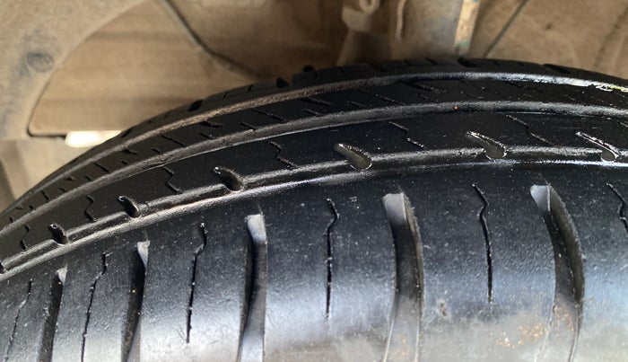 2020 Maruti Swift VXI, Petrol, Manual, 67,473 km, Left Front Tyre Tread