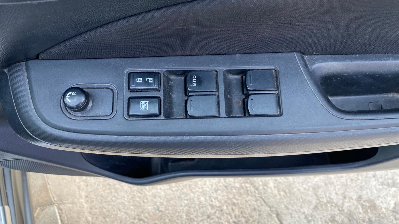 2020 Maruti Swift VXI, Petrol, Manual, 67,473 km, Driver Side Door Panels Control