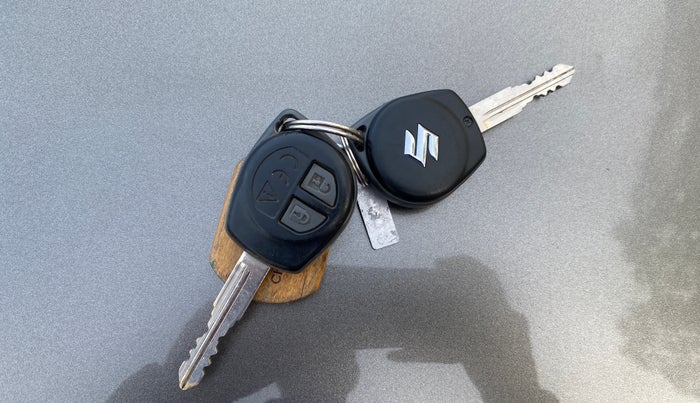 2020 Maruti Swift VXI, Petrol, Manual, 67,473 km, Key Close Up