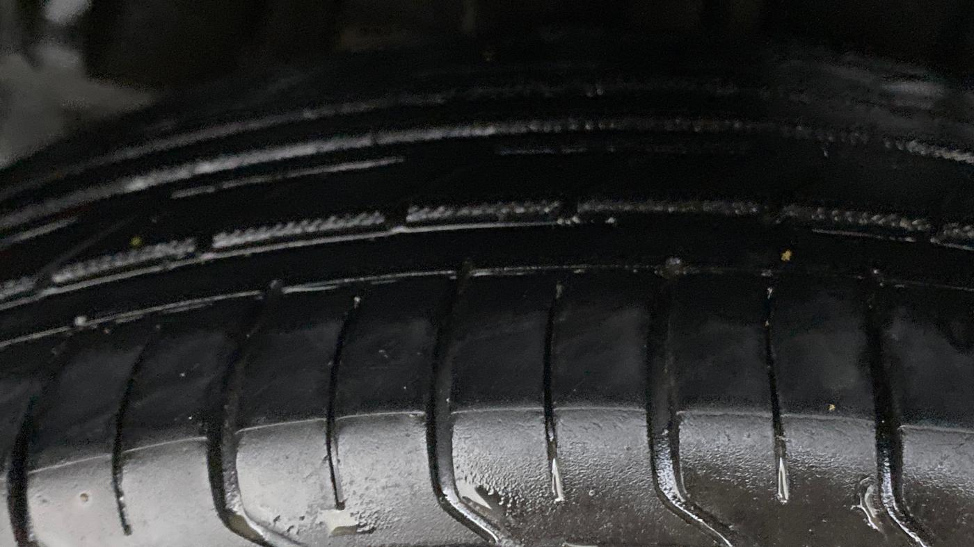 2019 Maruti XL6 ALPHA AT, CNG, Automatic, 96,827 km, Right Rear Tyre Tread