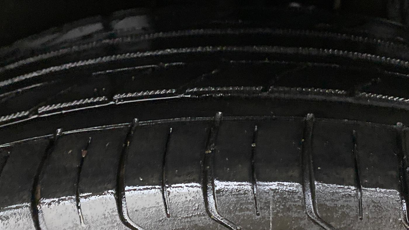 2019 Maruti XL6 ALPHA AT, CNG, Automatic, 96,827 km, Left Rear Tyre Tread