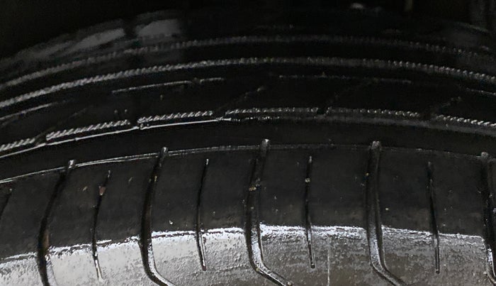 2019 Maruti XL6 ALPHA AT, CNG, Automatic, 96,827 km, Left Rear Tyre Tread