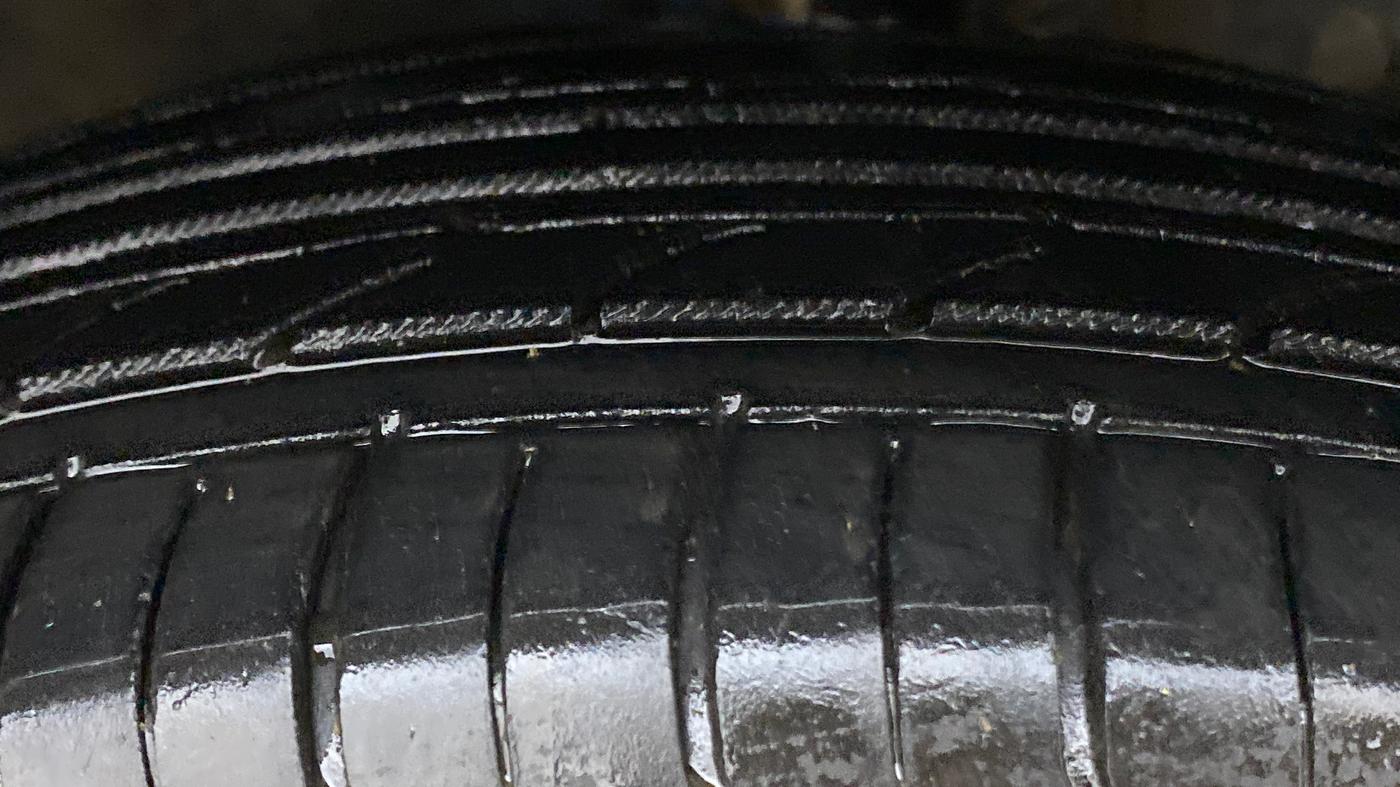 2019 Maruti XL6 ALPHA AT, CNG, Automatic, 96,827 km, Right Front Tyre Tread