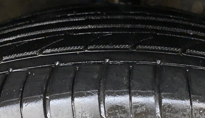 2019 Maruti XL6 ALPHA AT, CNG, Automatic, 96,827 km, Right Front Tyre Tread
