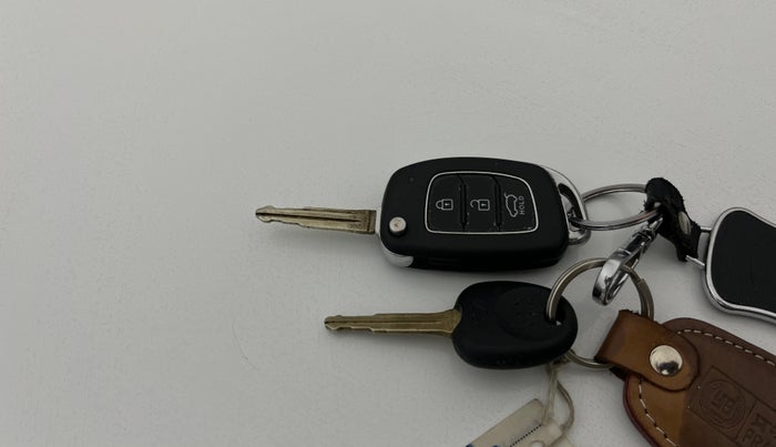 2019 Hyundai VENUE S 1.0 TURBO DCT, Petrol, Automatic, 43,031 km, Key Close Up