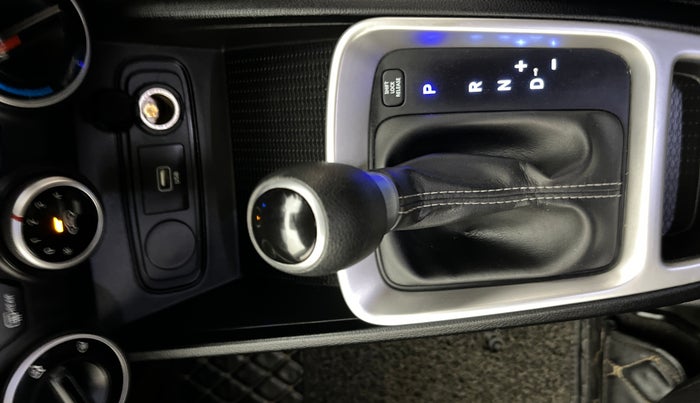 2019 Hyundai VENUE S 1.0 TURBO DCT, Petrol, Automatic, 43,031 km, Gear Lever