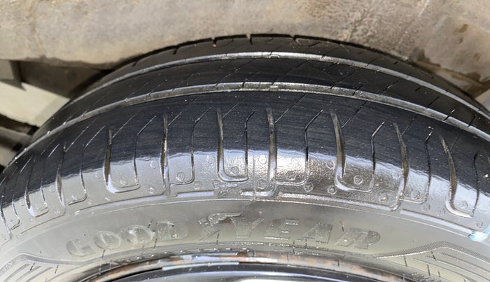 2013 Maruti Wagon R 1.0 VXI, Petrol, Manual, 51,752 km, Left Rear Tyre Tread