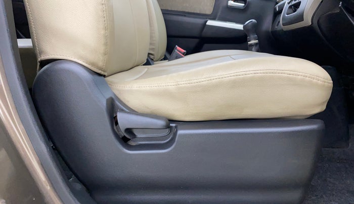 2013 Maruti Wagon R 1.0 VXI, Petrol, Manual, 51,752 km, Driver Side Adjustment Panel