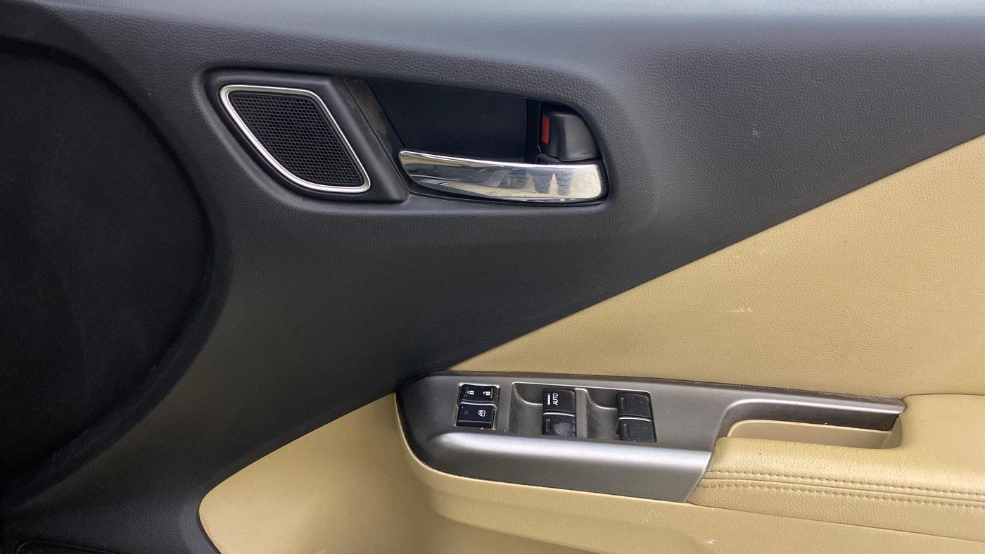 2017 Honda City 1.5L I-VTEC VX CVT, Petrol, Automatic, 1,05,835 km, Driver Side Door Panels Control
