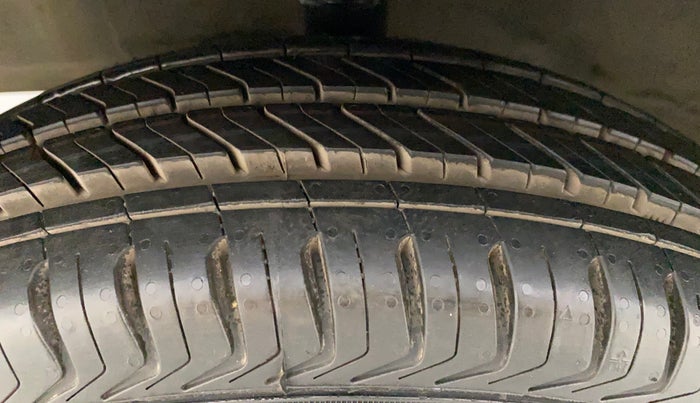 2012 Hyundai Eon D-LITE+, Petrol, Manual, 35,119 km, Left Front Tyre Tread