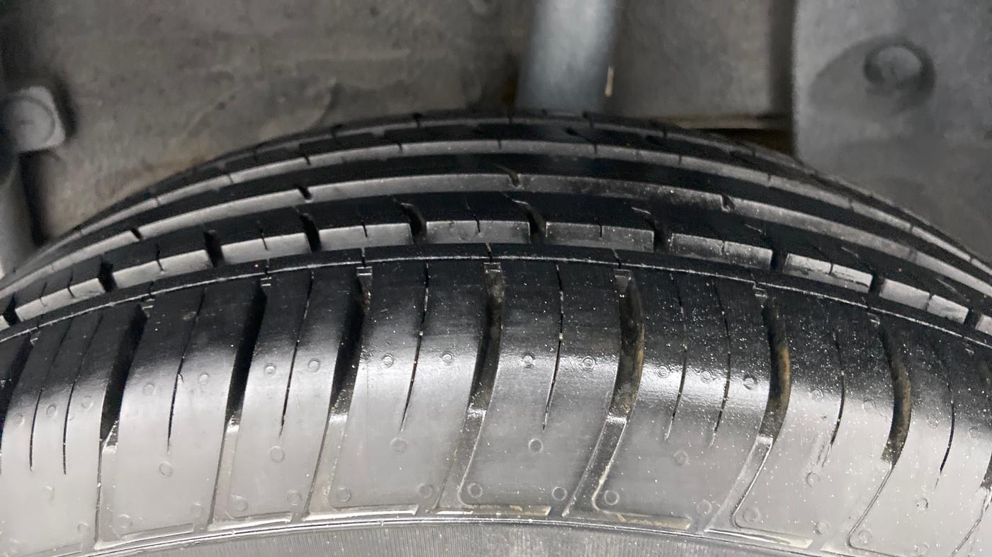 2019 Renault Duster RXS CVT, Petrol, Automatic, 7,255 km, Left Rear Tyre Tread