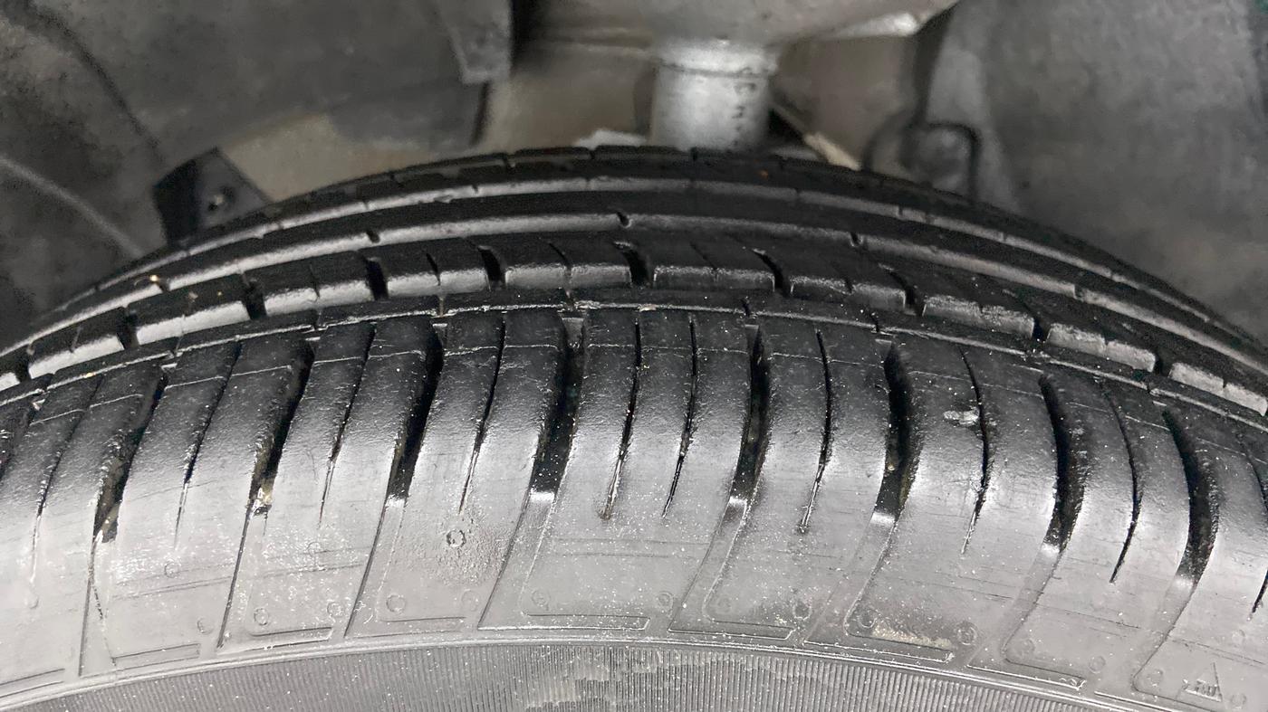 2019 Renault Duster RXS CVT, Petrol, Automatic, 7,255 km, Left Front Tyre Tread