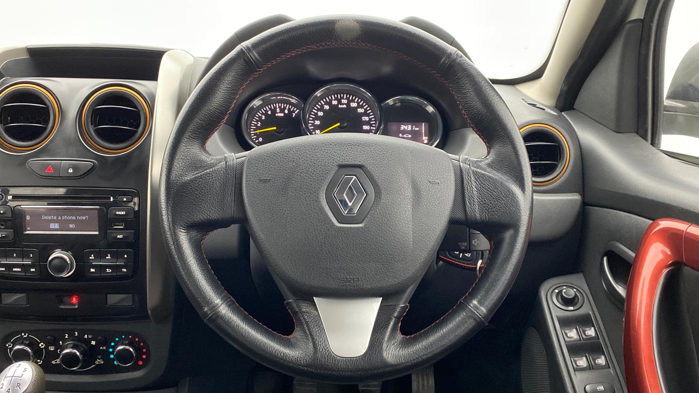2016 Renault Duster RXS 85 PS, Diesel, Manual, 64,852 km, Steering Wheel Close Up