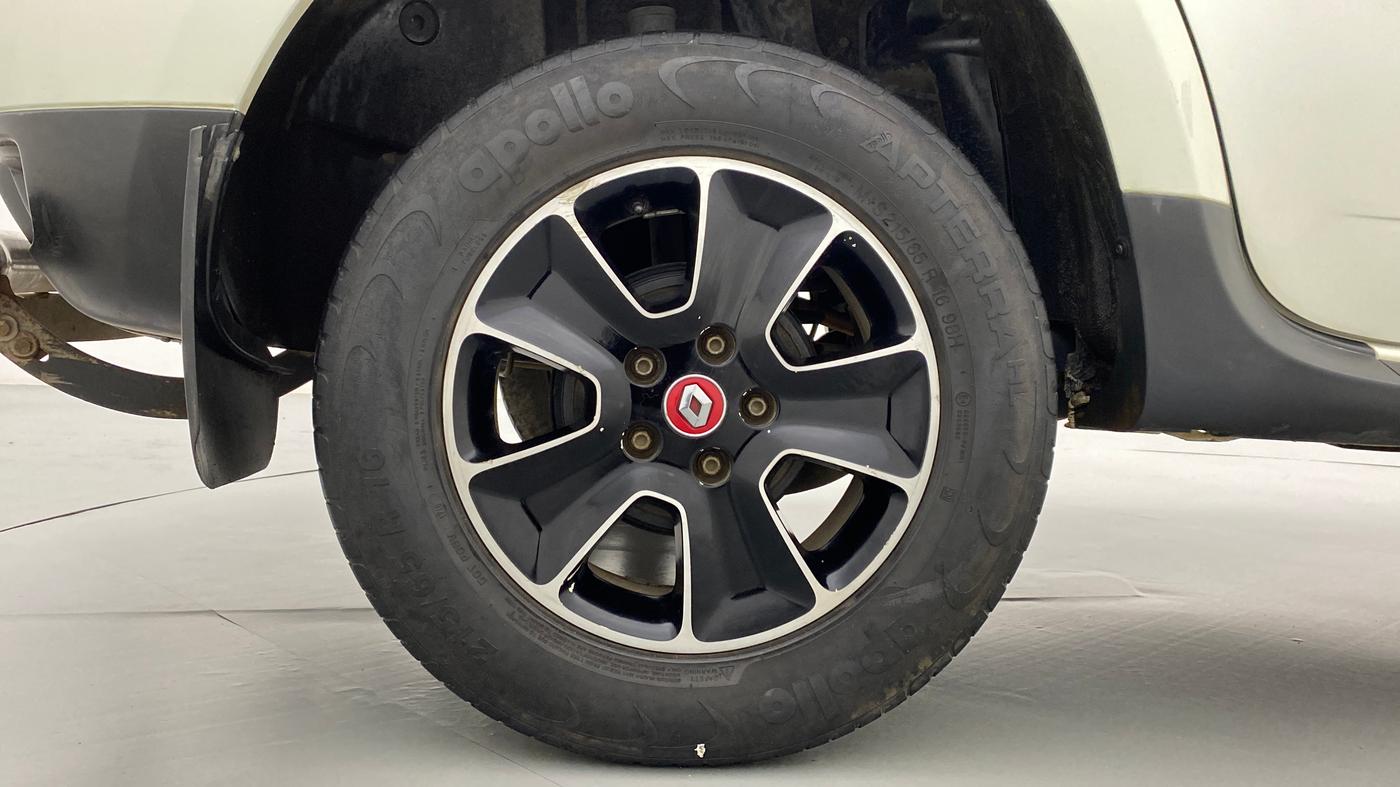 2016 Renault Duster RXS 85 PS, Diesel, Manual, 64,852 km, Right Rear Wheel