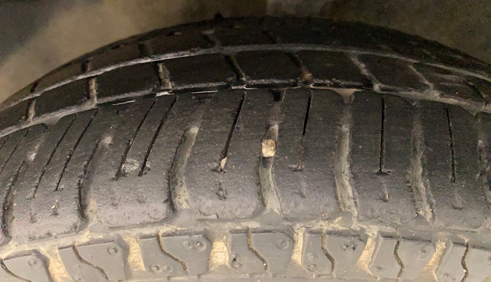 2011 Hyundai Santro Xing GL PLUS, Petrol, Manual, 66,209 km, Left Front Tyre Tread