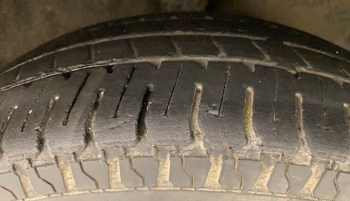 2011 Hyundai Santro Xing GL PLUS, Petrol, Manual, 66,209 km, Right Front Tyre Tread