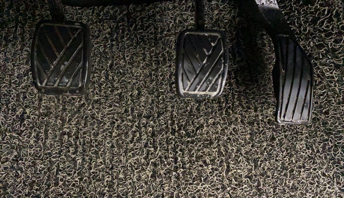 2017 Maruti Swift VXI O, Petrol, Manual, 78,759 km, Pedals