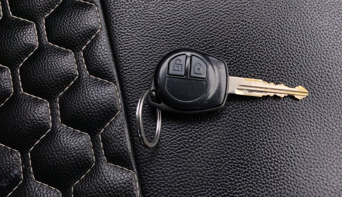 2017 Maruti Swift VXI O, Petrol, Manual, 78,759 km, Key Close Up