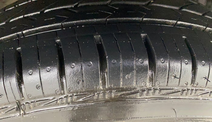 2017 Maruti Swift VXI O, Petrol, Manual, 78,759 km, Right Front Tyre Tread