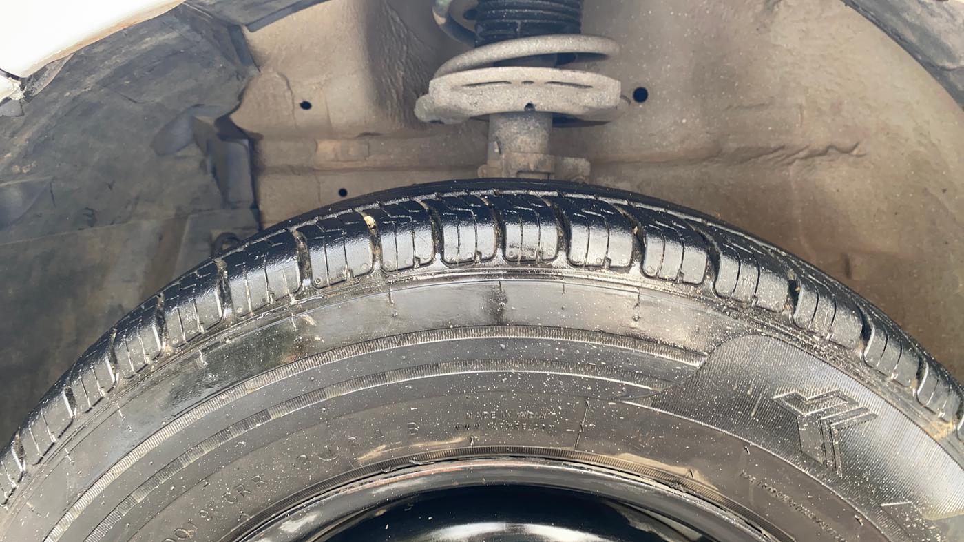 2015 Maruti Swift VXI, Petrol, Manual, 46,181 km, Left Front Tyre Tread