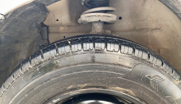 2015 Maruti Swift VXI, Petrol, Manual, 46,181 km, Left Front Tyre Tread