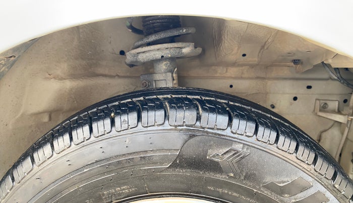 2015 Maruti Swift VXI, Petrol, Manual, 46,181 km, Right Front Tyre Tread