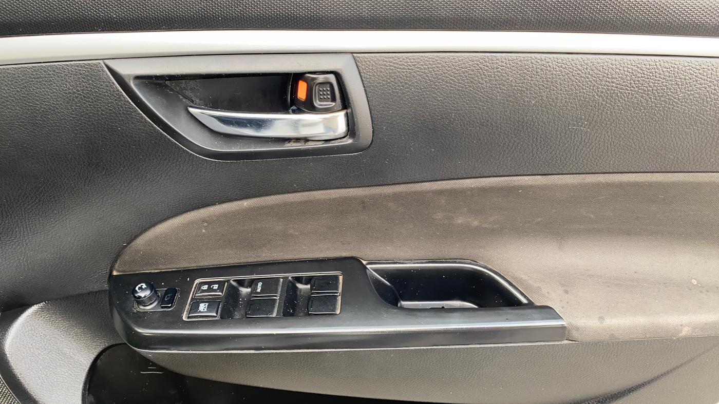 2015 Maruti Swift VXI, Petrol, Manual, 46,181 km, Driver Side Door Panels Control