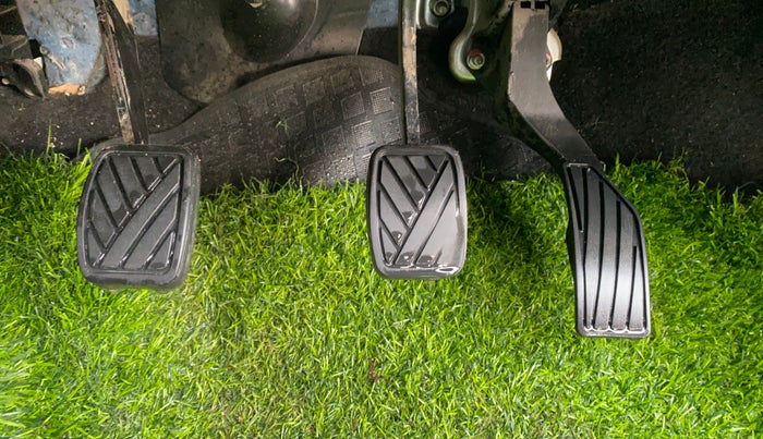 2015 Maruti Swift VXI, Petrol, Manual, 46,181 km, Pedals