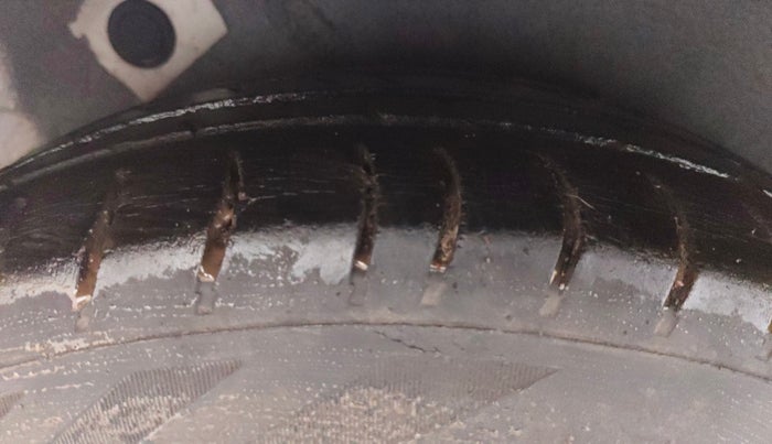 2014 Hyundai i10 SPORTZ 1.1, CNG, Manual, 72,480 km, Right Rear Tyre Tread