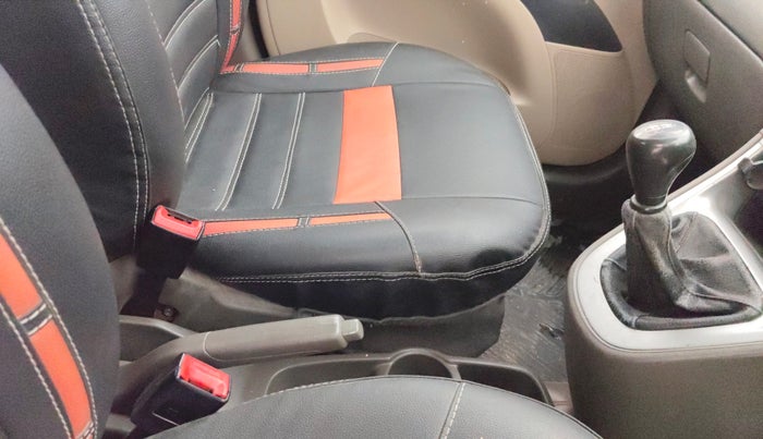 2014 Hyundai i10 SPORTZ 1.1, CNG, Manual, 72,480 km, Gear Lever