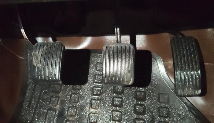 2014 Hyundai i10 SPORTZ 1.1, CNG, Manual, 72,480 km, Pedals