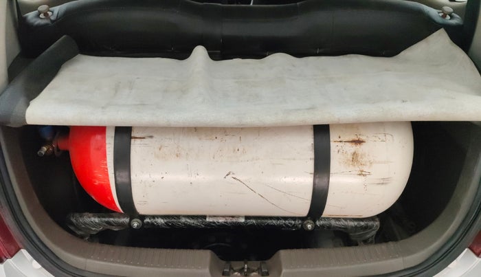 2014 Hyundai i10 SPORTZ 1.1, CNG, Manual, 72,480 km, Boot Inside