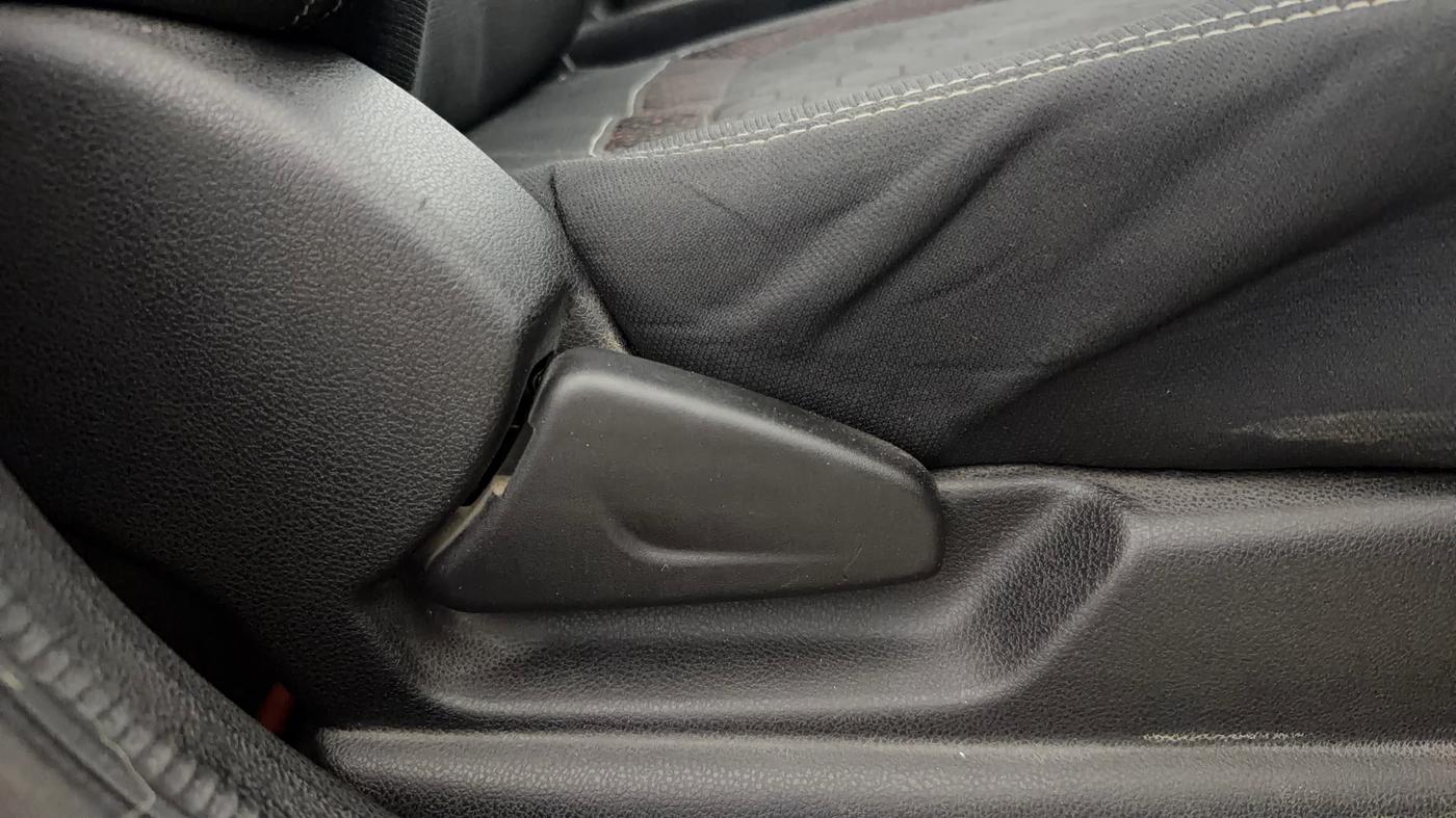 2019 Renault Kwid RXT 1.0 AMT (O), Petrol, Automatic, 19,555 km, Driver Side Adjustment Panel