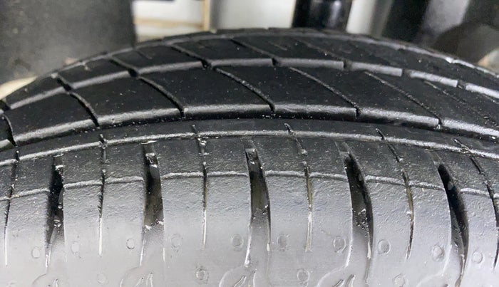2021 Renault Kwid 1.0 RXT Opt, Petrol, Manual, 6,883 km, Left Front Tyre Tread